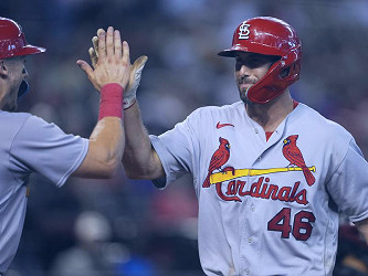 Cardinals overpower Diamondbacks with 5 home runs in victory